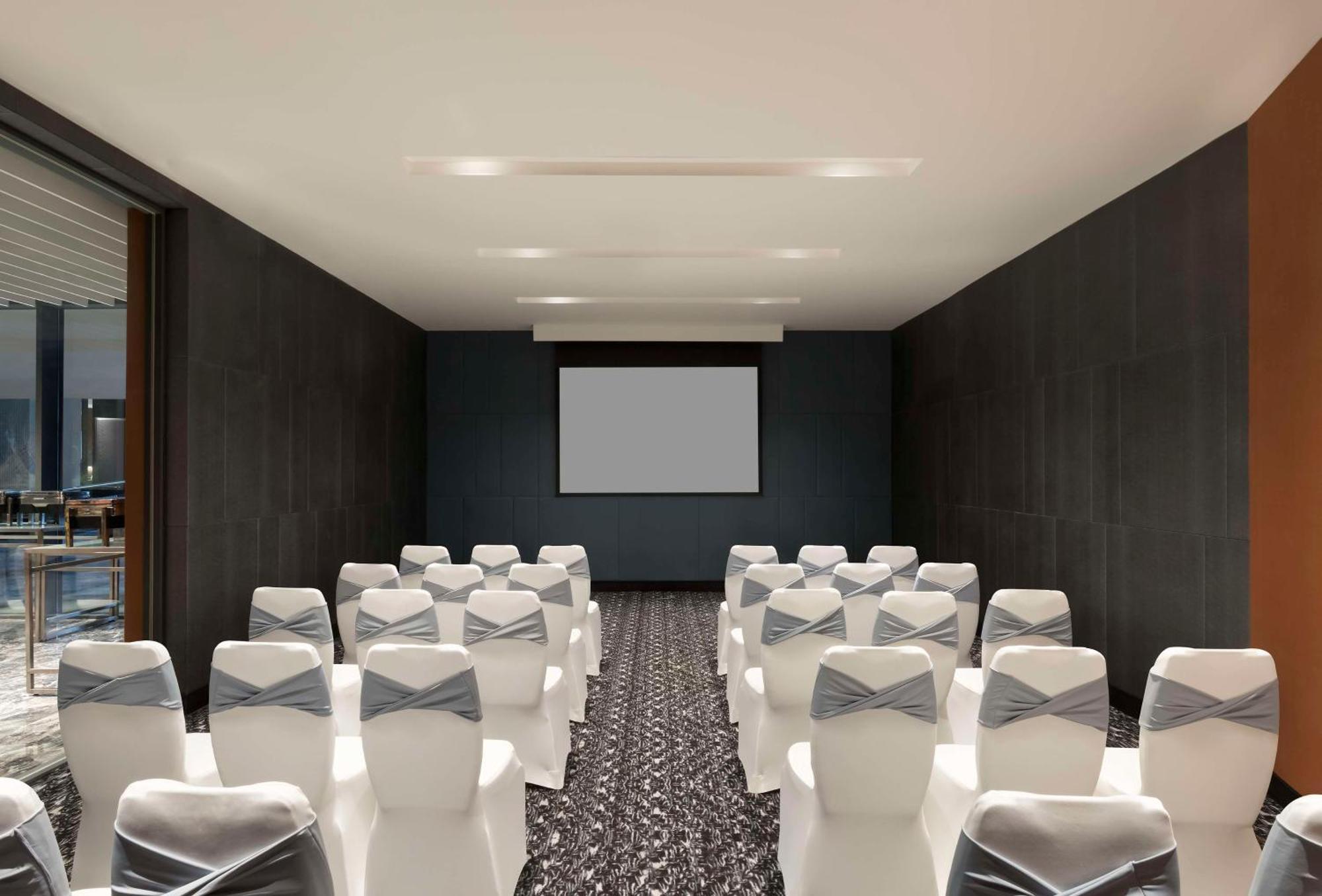 Hilton Bengaluru Embassy Manyata Business Park 호텔 외부 사진