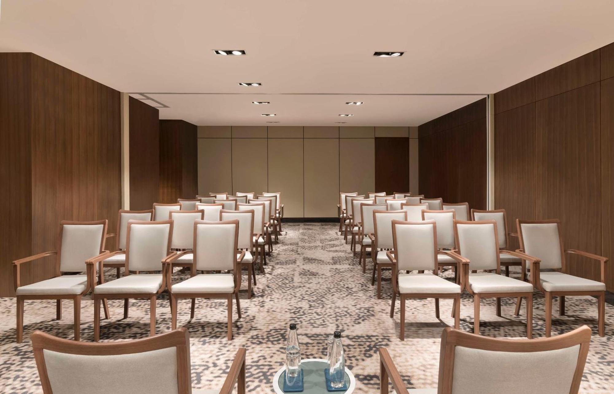 Hilton Bengaluru Embassy Manyata Business Park 호텔 외부 사진